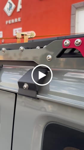Customer video review of Cover Lateral LATCO para Rack de Carga