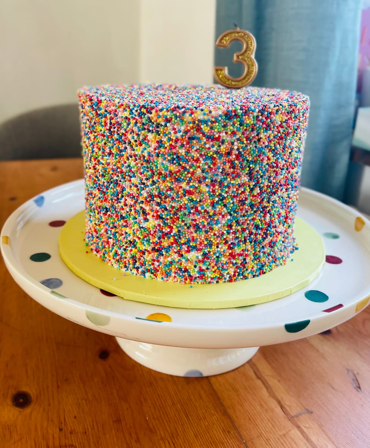 Customer photo review of Pinata Cake