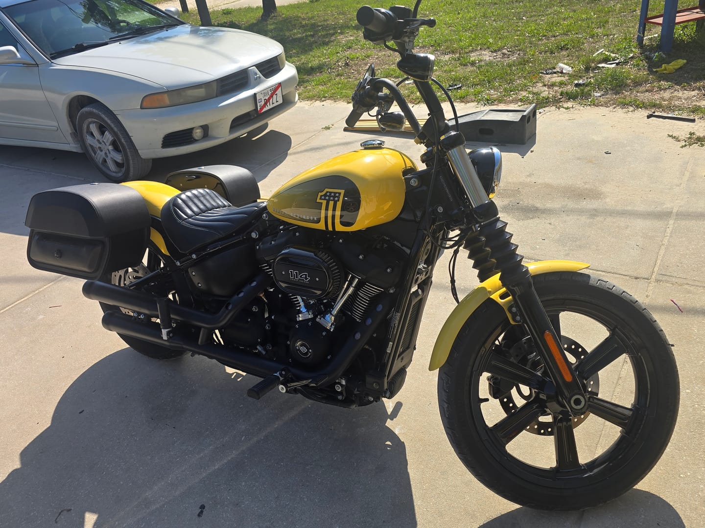 Customer photo review of 28L - Pantheon Medium Quick Mount Motorcycle Saddlebags For Harley Softail Street Bob FXBB