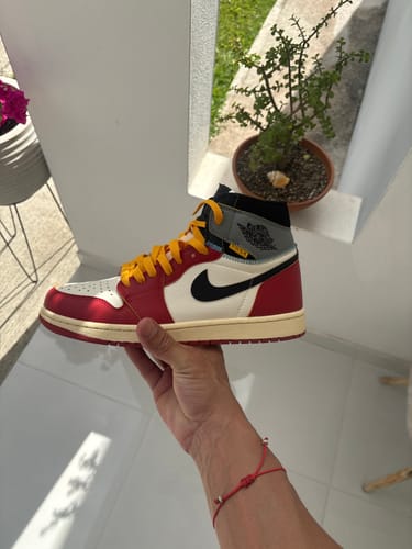 Customer photo review of Jordan 1 Retro Union LA Chicago Shadow