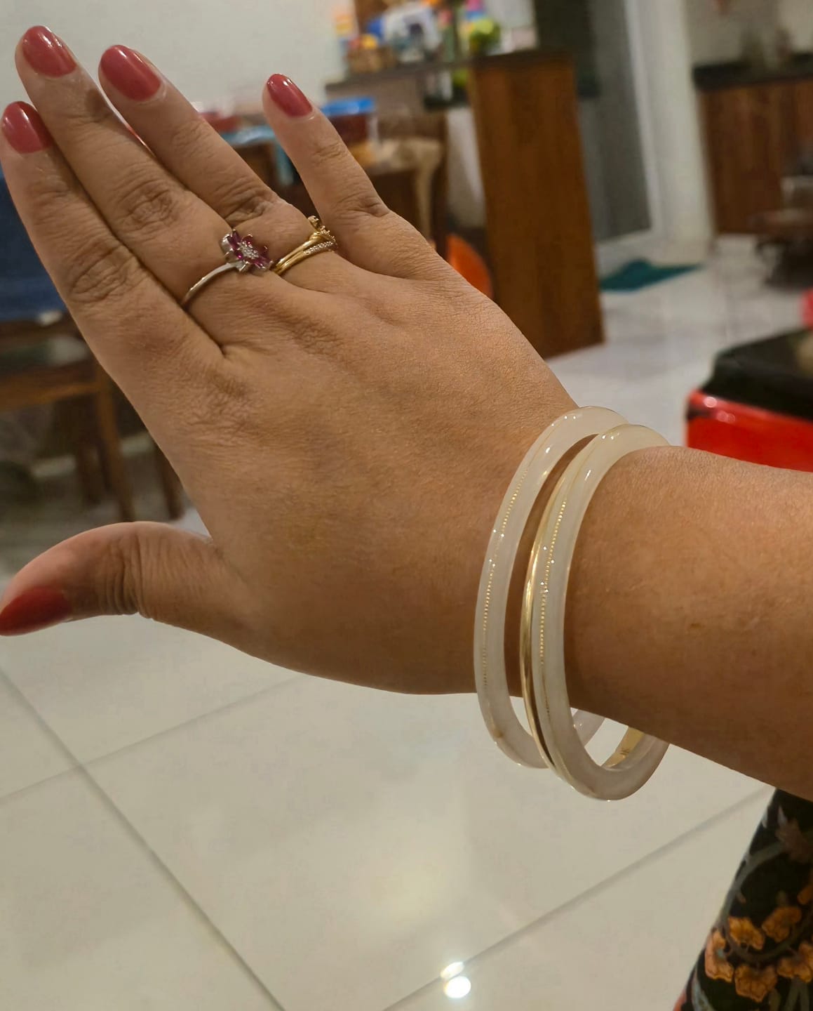 Customer photo review of Off white - An Ultimate Bangle's Beauty