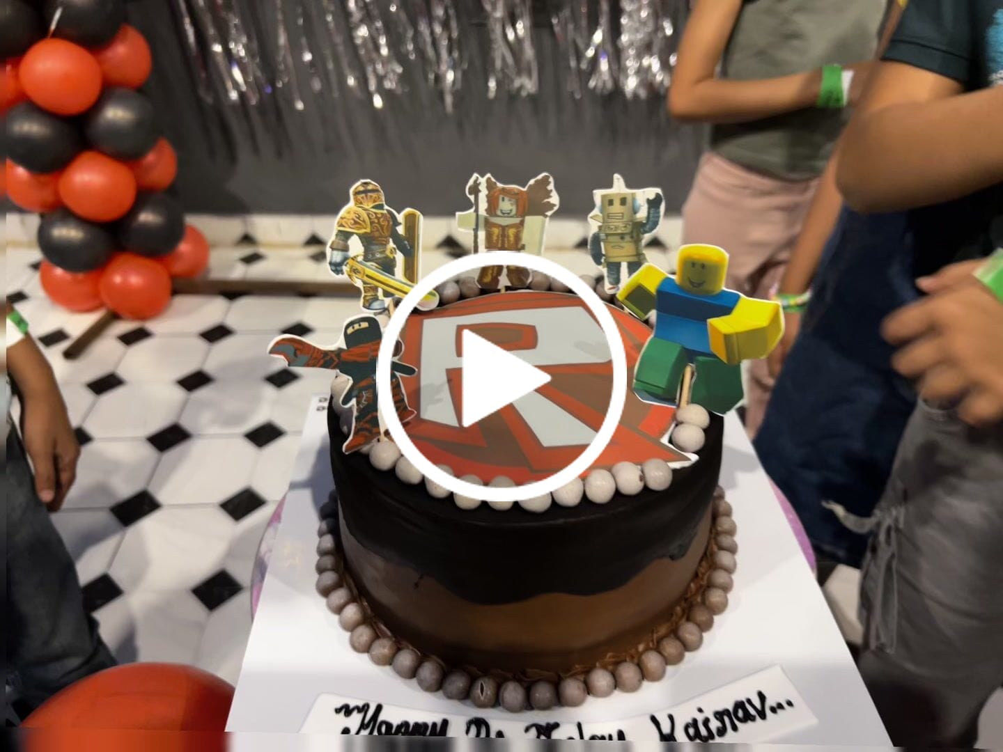 Customer video review of ROBLOX Cake