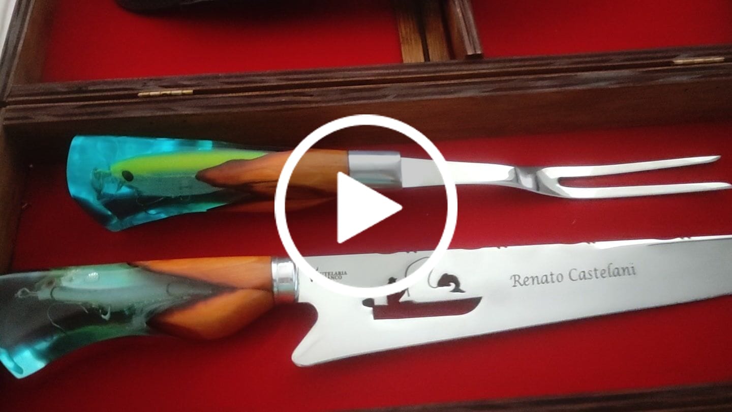 Customer video review of Kit de Churrasco  Lâmina Pescador com Cabo isca artificial + Garfo  com Cabo isca artificial +caixa em madeira