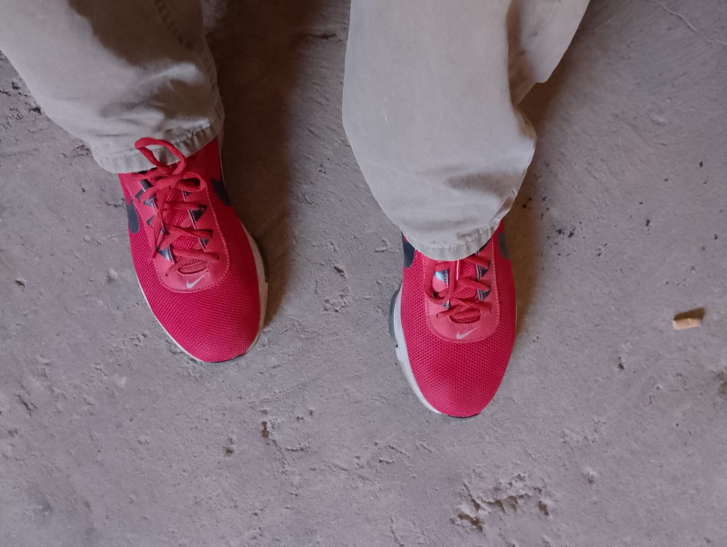 Customer photo review of Tenis 025 Rojo Negro Plata