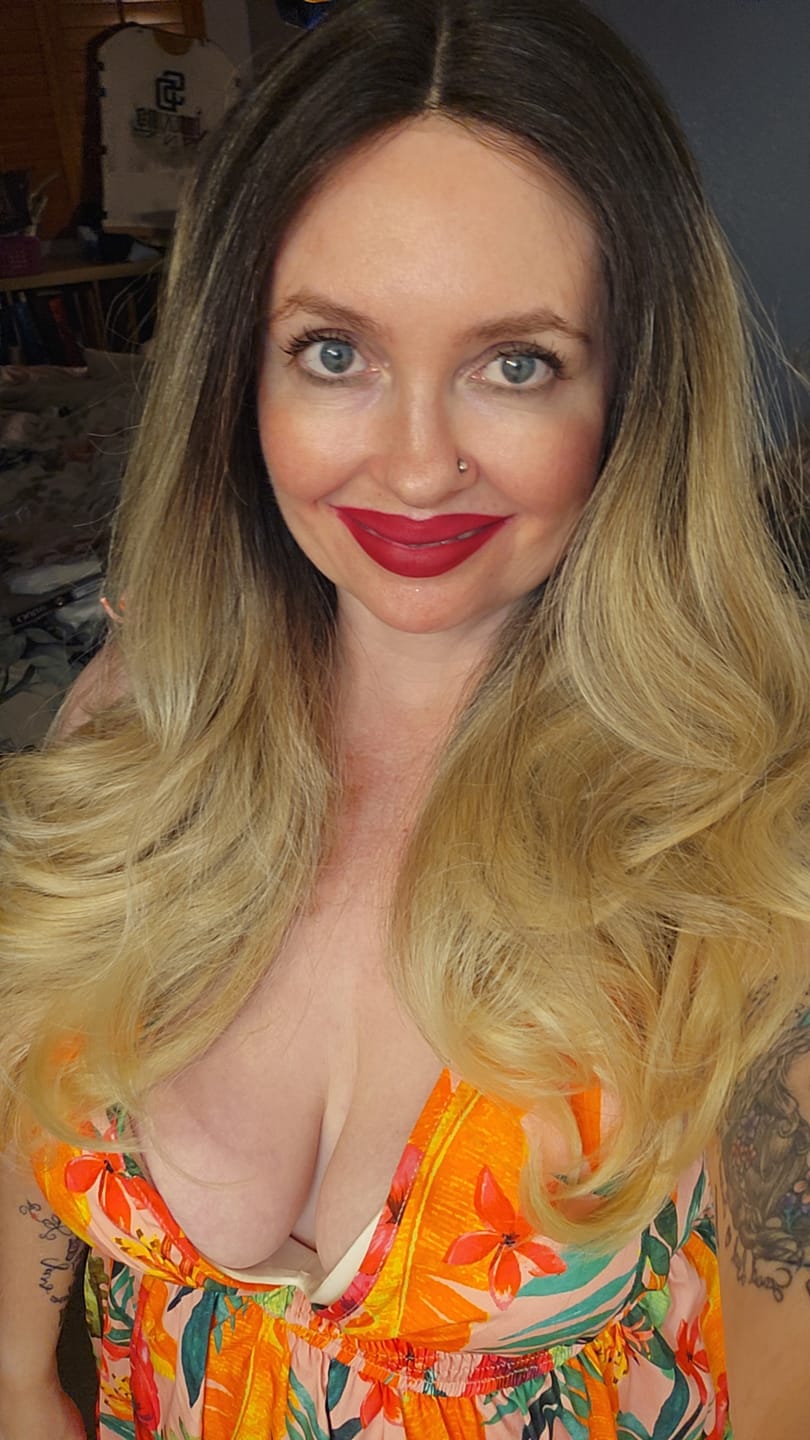 Customer photo review of Outre Glueless Pre-Plucked HD Lace Front Wig - TALHA