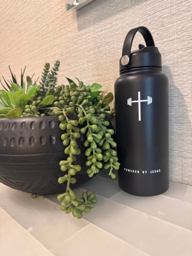 Customer photo review of Powered By Jesus 32oz Insulated Water Bottle