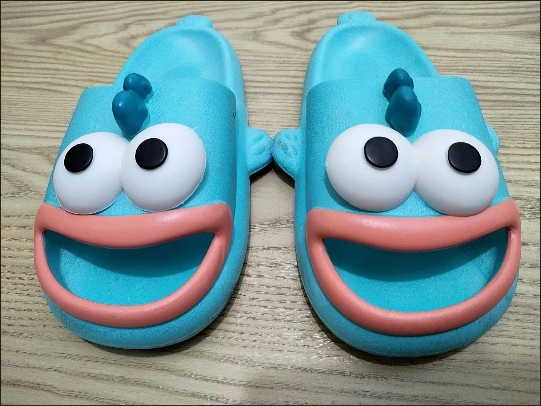 Customer photo review of Snappy Fish Slides 🐟🌴⛱️