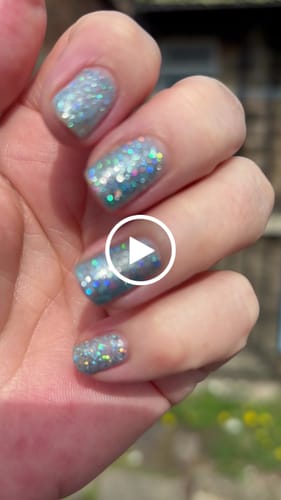Customer video review of Semilac 610 Frosty Christmas UV Gel Polish