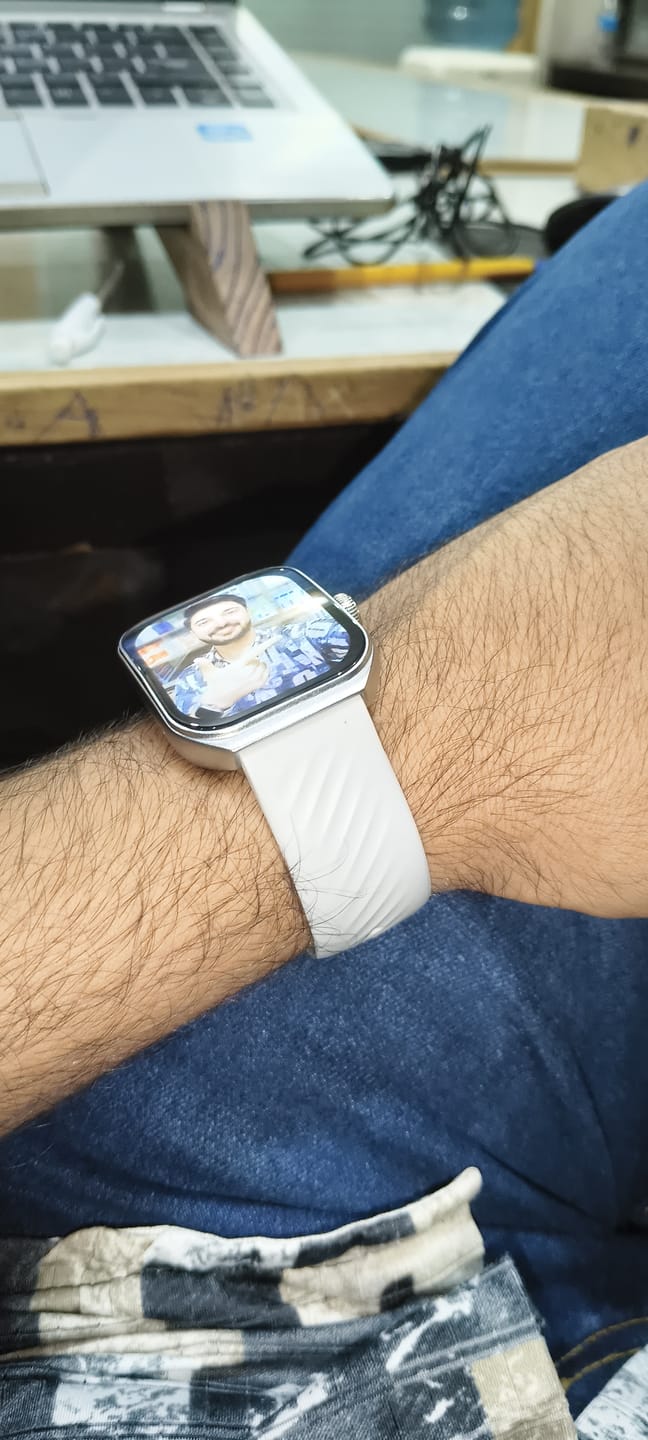 Customer photo review of Prestige Chain Smartwatch + Silicon Strap