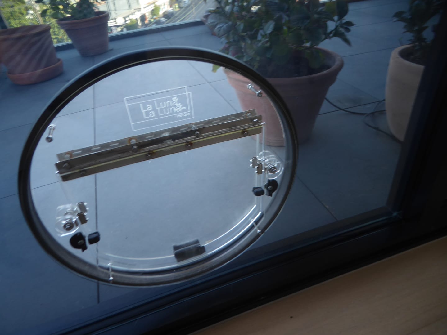 Customer photo review of Invisi Flap For Glass [Size: Large]