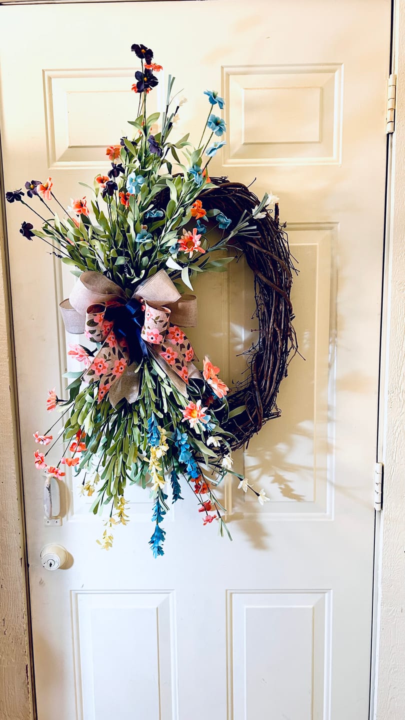 Customer photo review of 18" Oval Grapevine Wreath - DECOE-037