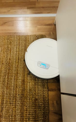 Customer photo review of Saugroboter Pro mit Wischfunktion / 3000 Pa Saugkraft / Intelligente Reinigungsrouten / App-Steuerung / 150 Min. Laufzeit / Teppicherkennung / Einfache Wartung / Alexa & Google kompatibel