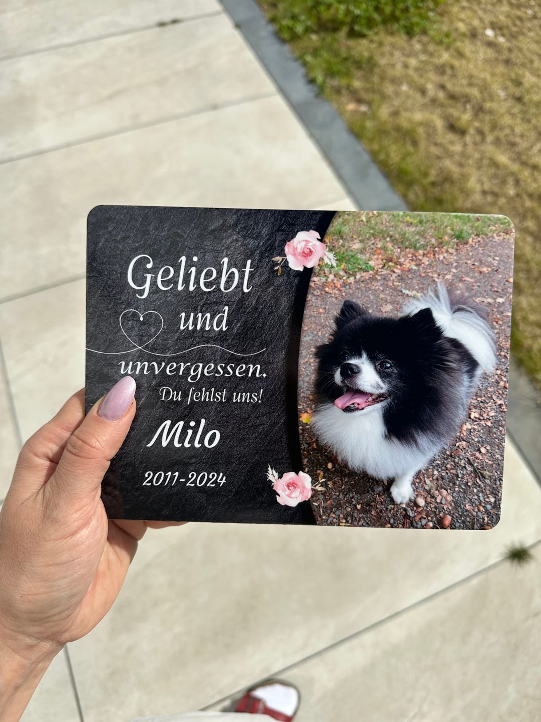 Customer photo review of Hunde Gedenktafel mit Foto & Spruch (UV- & Wetterfest)