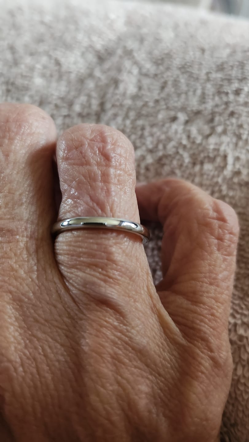 Customer photo review of White Gold 2mm Wonder Ring