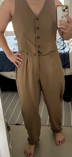 Michele I. review of Calça Slouchy Íris Marrom Claro image 1 out of 1