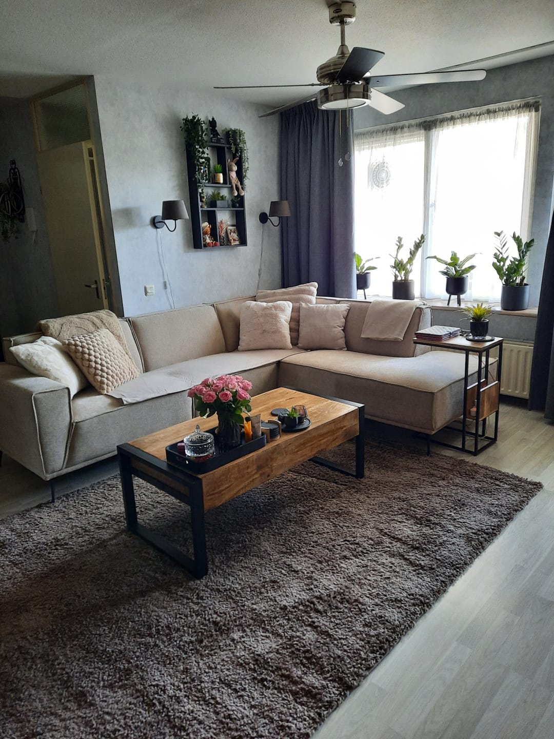 Customer photo review of Bijzettafel voor over de bank | Mangohout en Staal | 45x29x69cm