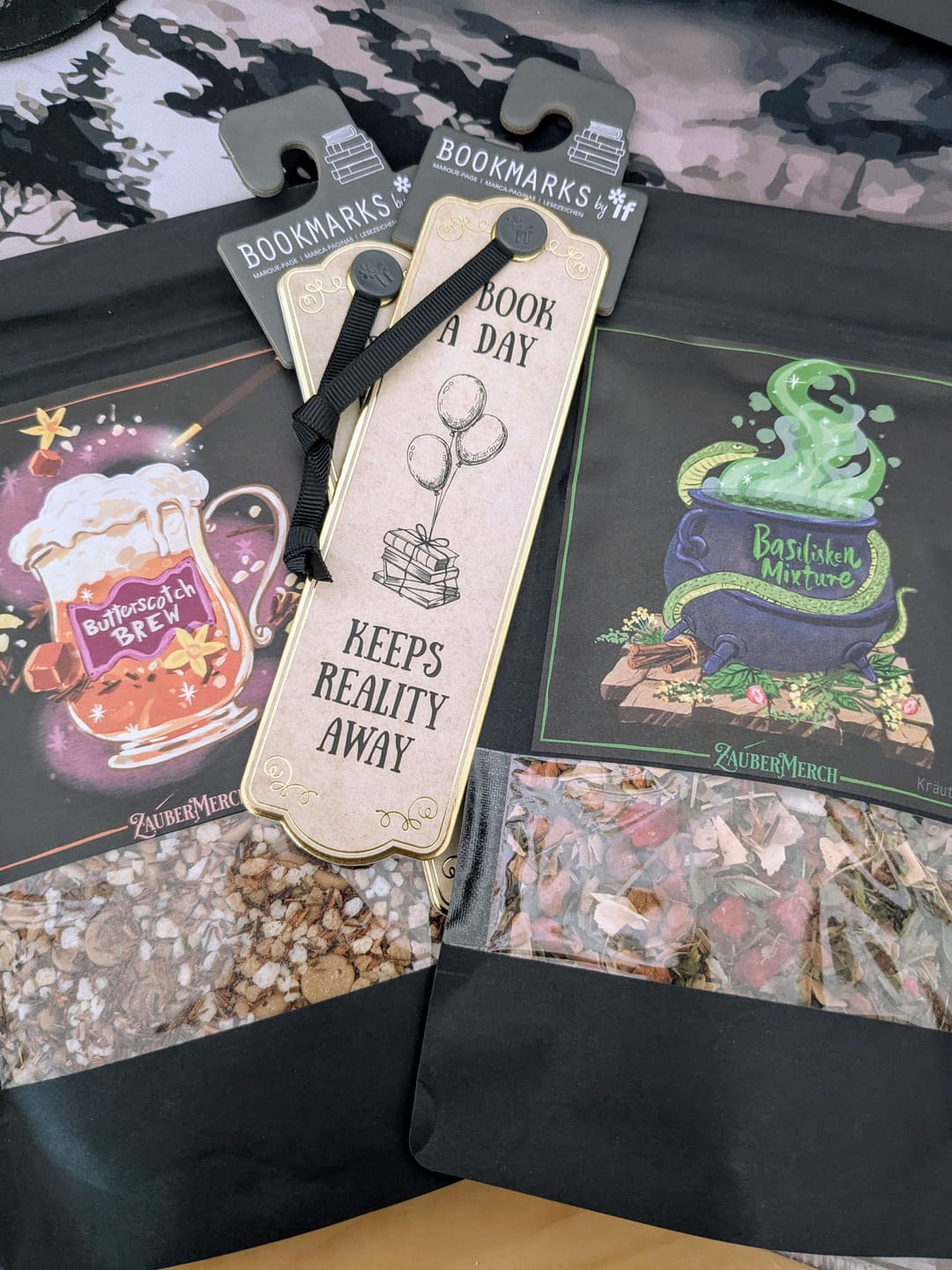 Customer photo review of Bücherwurm Lesezeichen by if – Magische Motive