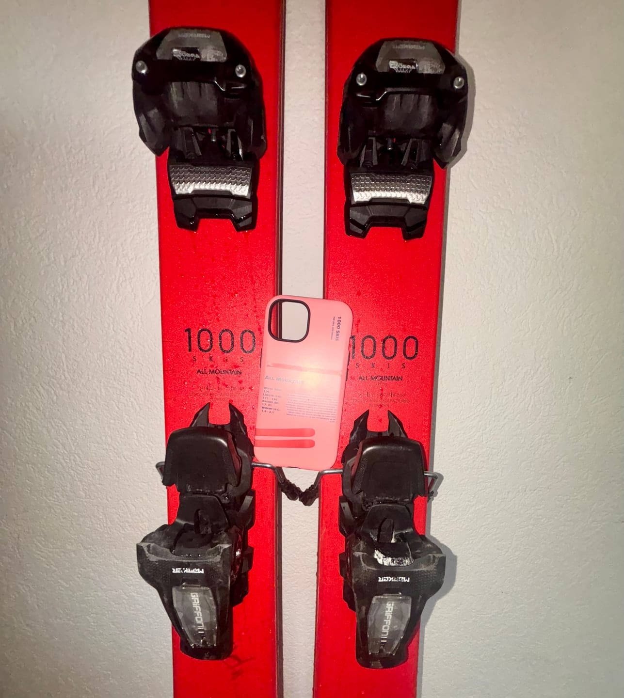 Customer photo review of 1000 Skis All Mountain 2024 Ski Phone Case