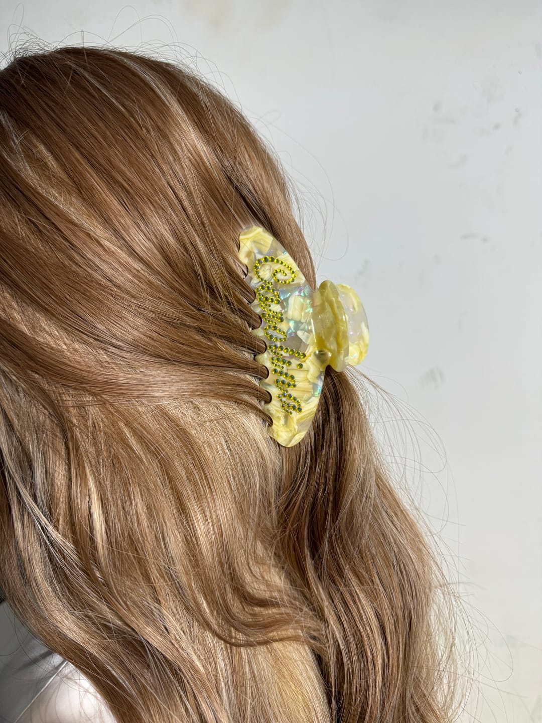 Customer photo review of Yellow Rose Customized Name Hair Claw