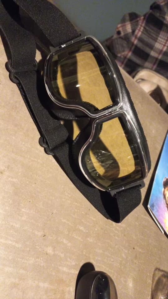 Customer photo review of Vintage Leder Motorradbrille – RiderEdge