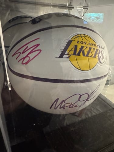 Customer photo review of Shaquille O'Neal Autograph Signing