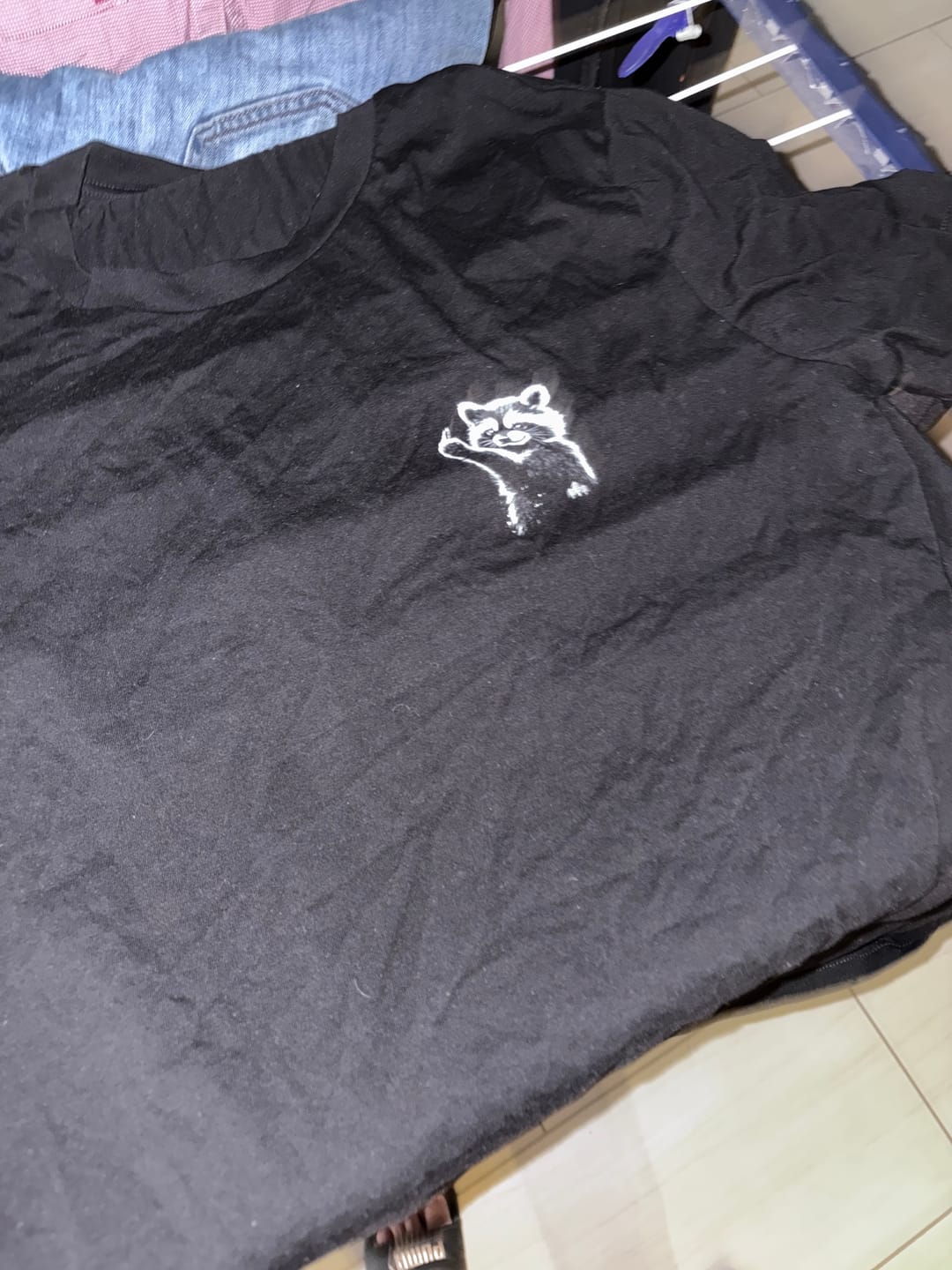 Customer photo review of Frecher Waschbär (klein) - Bio Herren Shirt