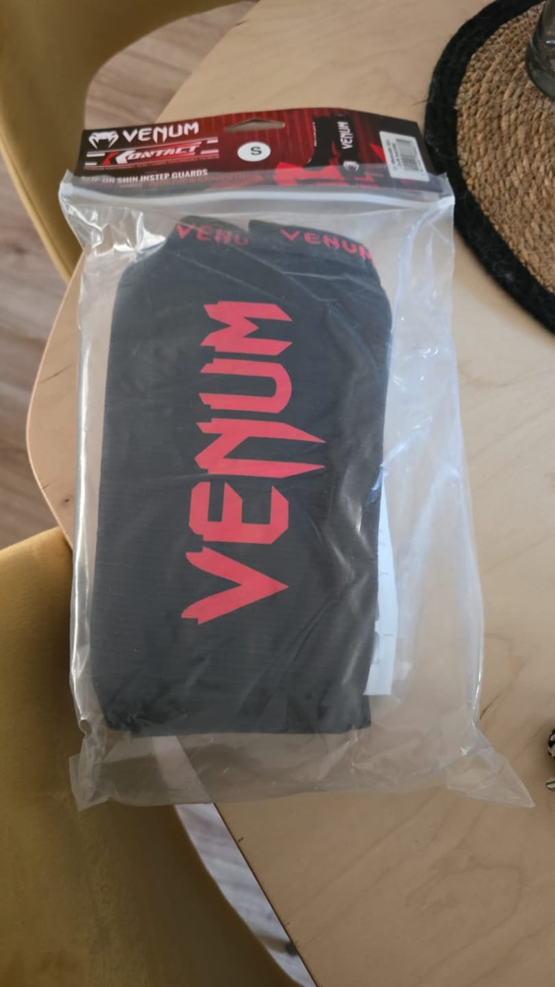 Customer photo review of Venum Scheenbeschermers Kickboks Kontact - Zwart/Rood