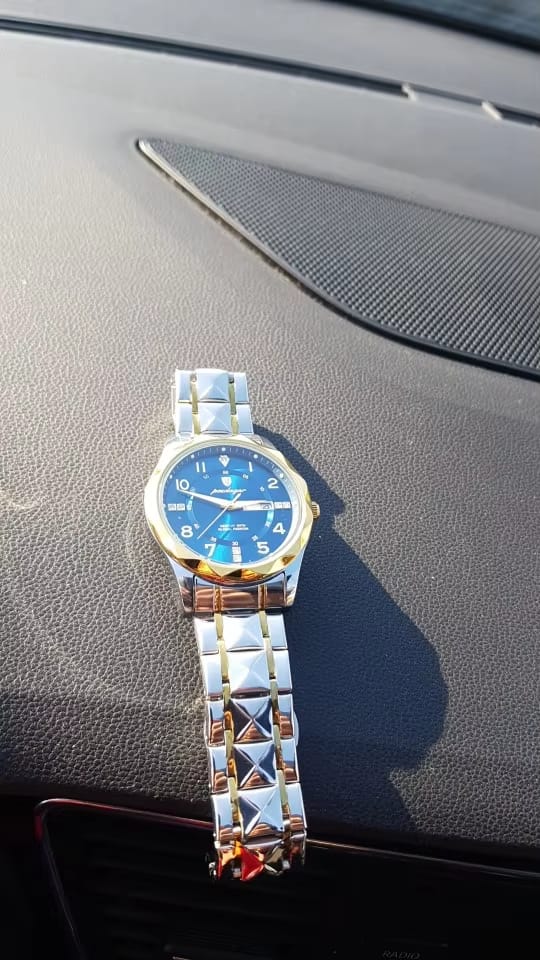 Customer photo review of Multifunktionale Wasserdichte Sportuhr für Herren - Titan