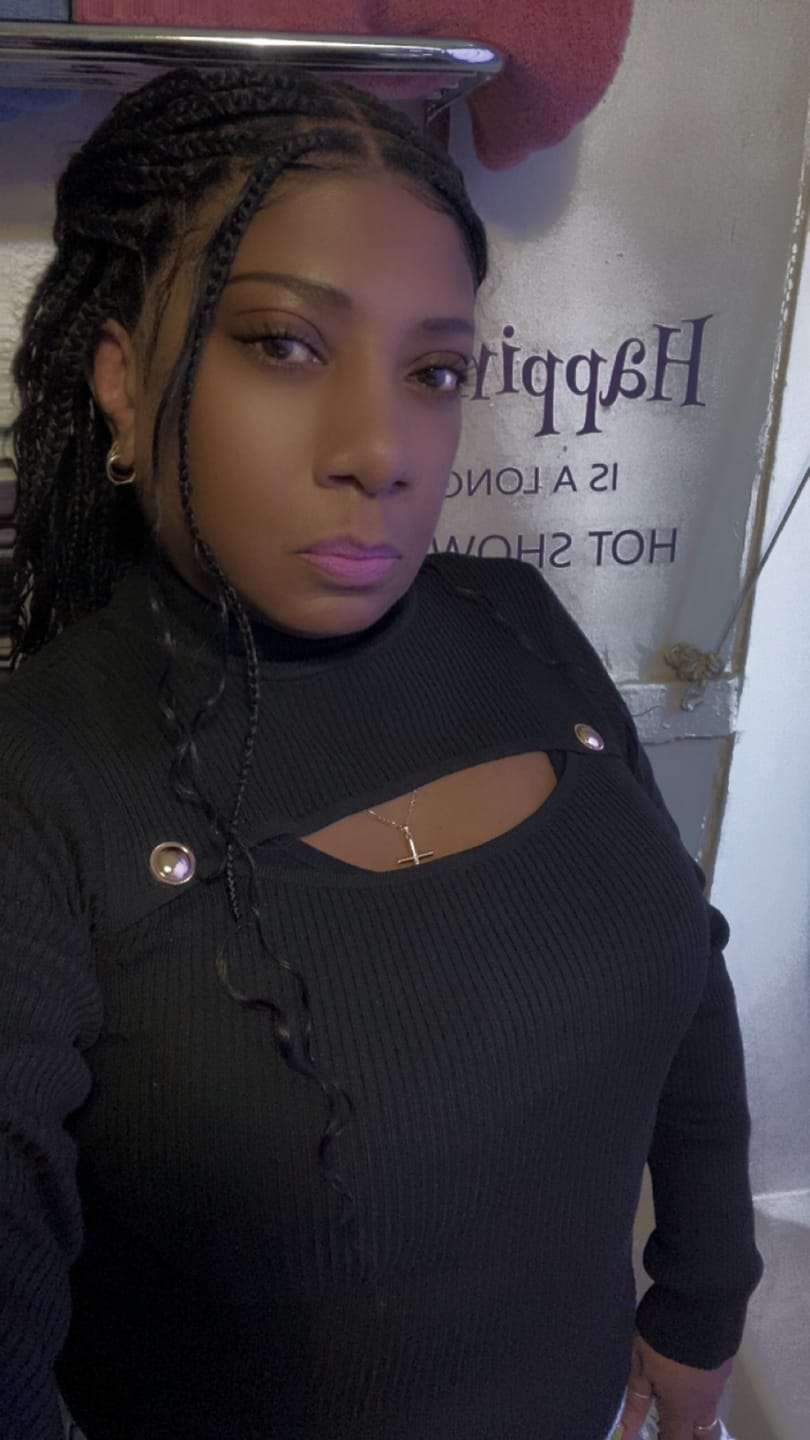Customer photo review of Kiki - Pre Bleached Human Hair Deep Wave Curls Pre Bleached Knotless Swiss HD Full Lace Boho Box Braided Wig