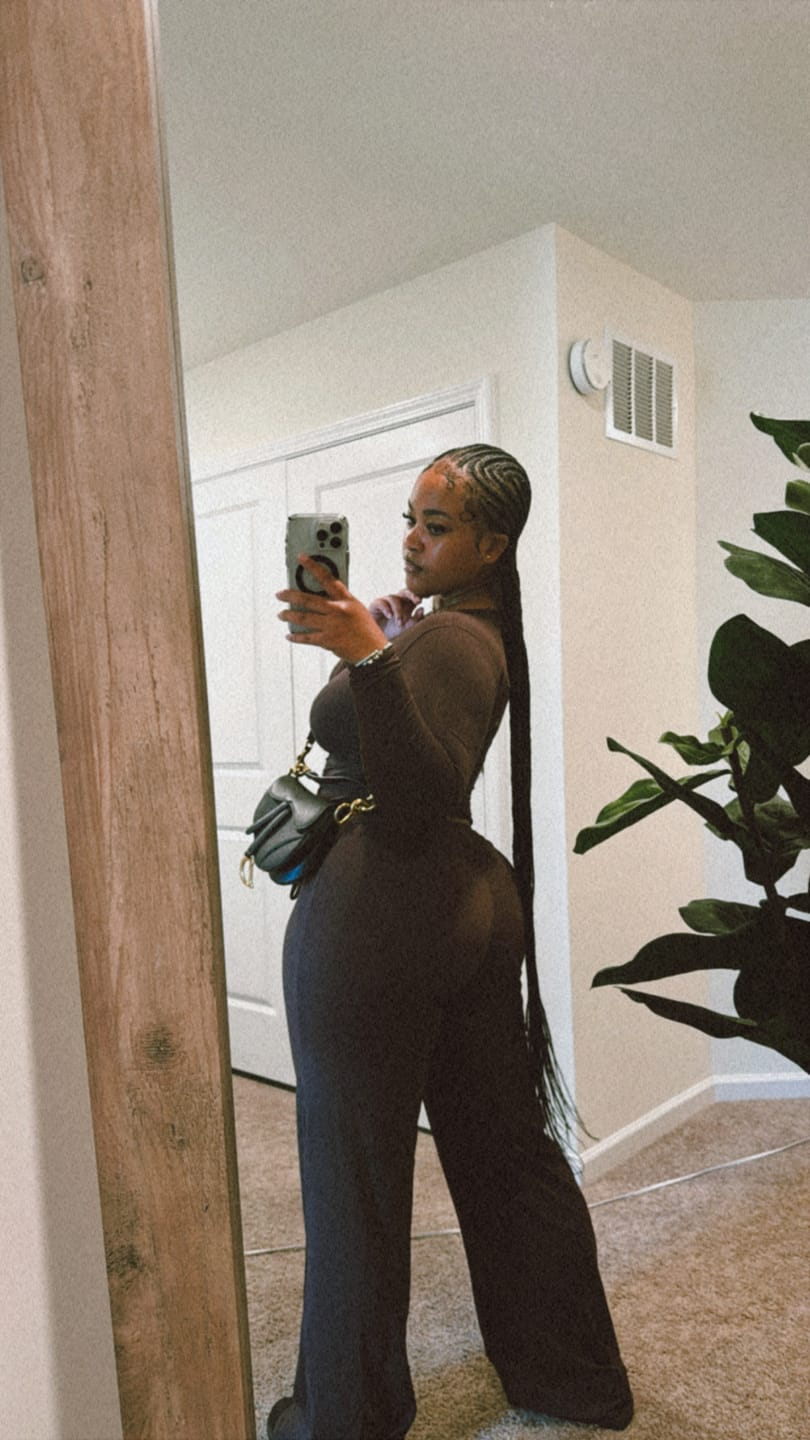 Customer photo review of PERFECT TEE LONG SLEEVE