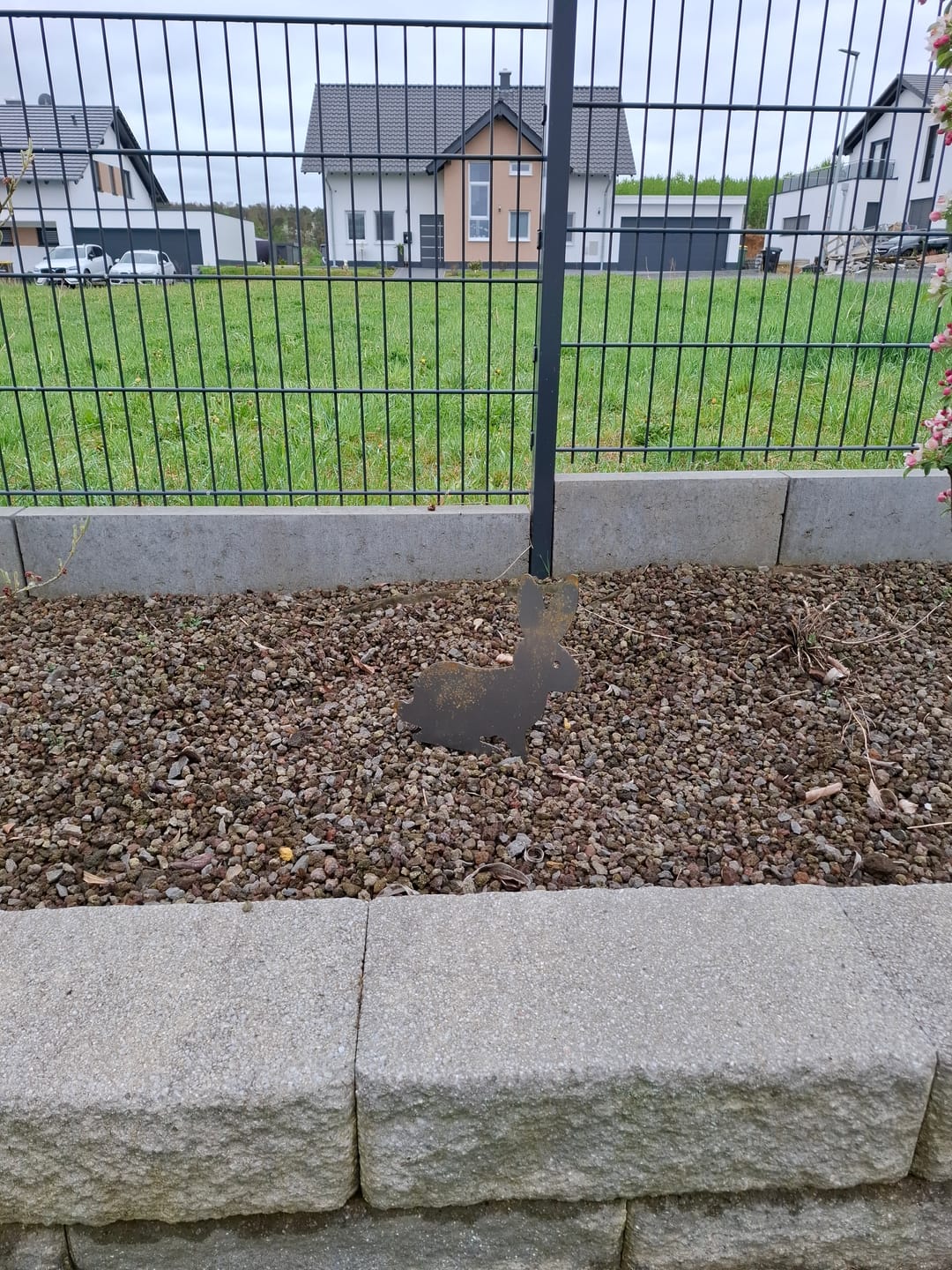 Customer photo review of Gartenstecker Osterhase sitzend