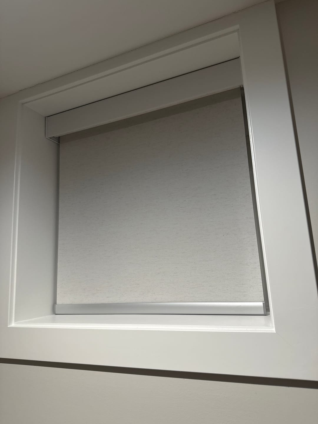 Customer photo review of SmartWings Motorized Light Filtering Roller Shades 70% Blackout Linen