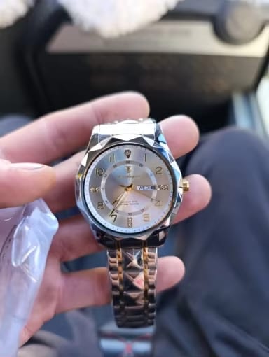Customer photo review of Multifunktionale Wasserdichte Sportuhr für Herren - Titan