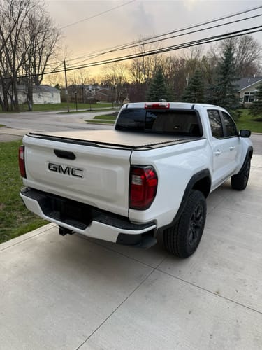 Customer photo review of Rough Country 50120500 Hard Roll Up Bed Cover | 5' Bed | Chevy/GMC Canyon/Colorado 2WD/4WD (15-22)