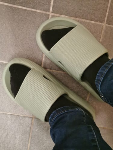 Customer photo review of HappyFlops