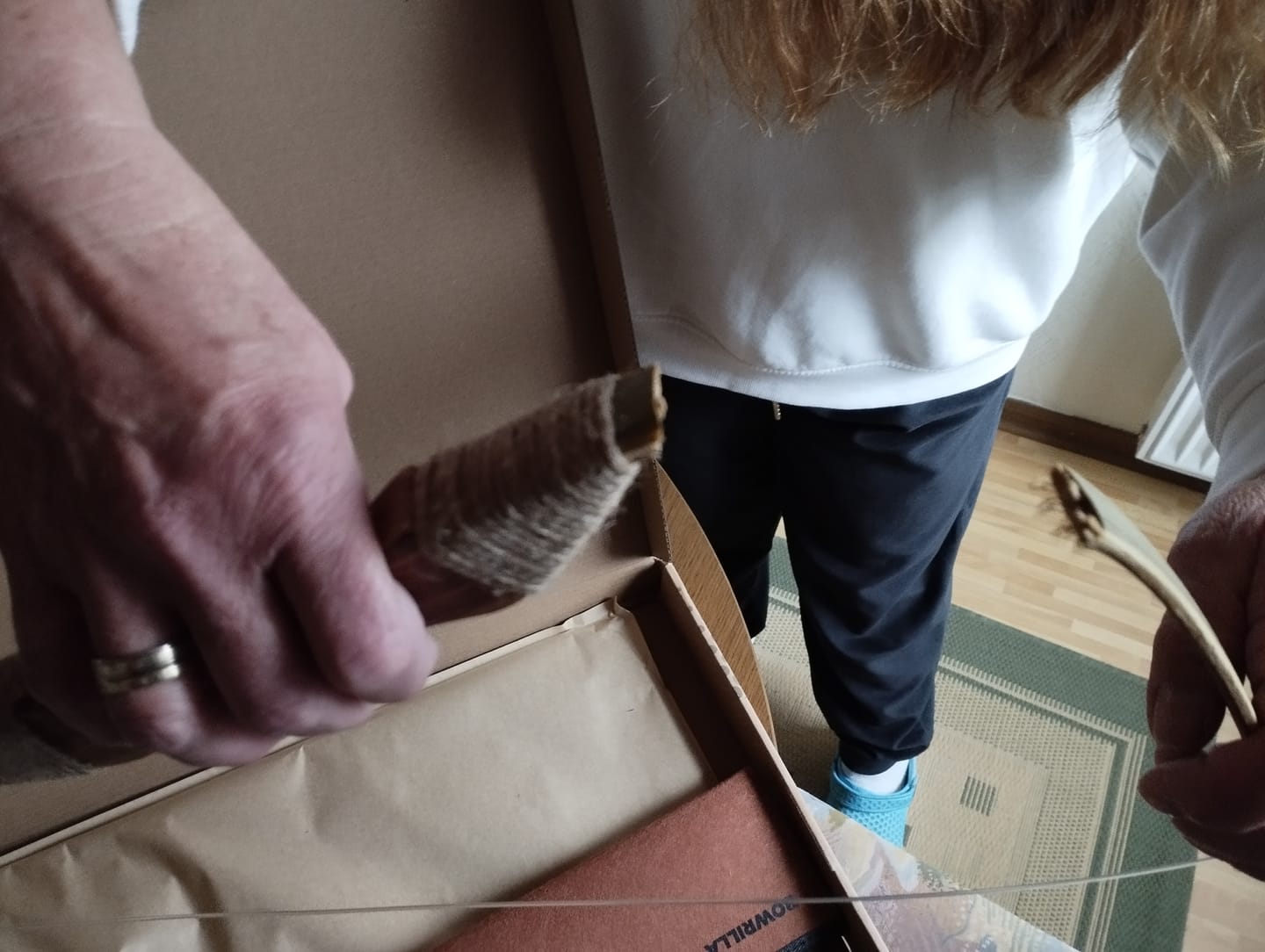 Customer photo review of Holzbogen Set mit 6 Saugnapf-Pfeilen, Zielscheibe, Köcher und Tasche