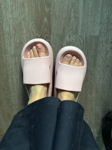 Customer photo review of HappyFlops