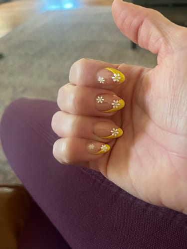 Customer photo review of Daisy Almond Nails - XCOATPRESS