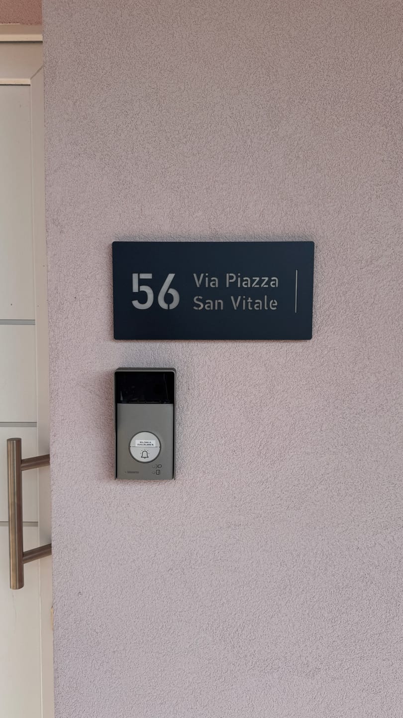 Customer photo review of Numero civico e testo modello Stencil Horizontal