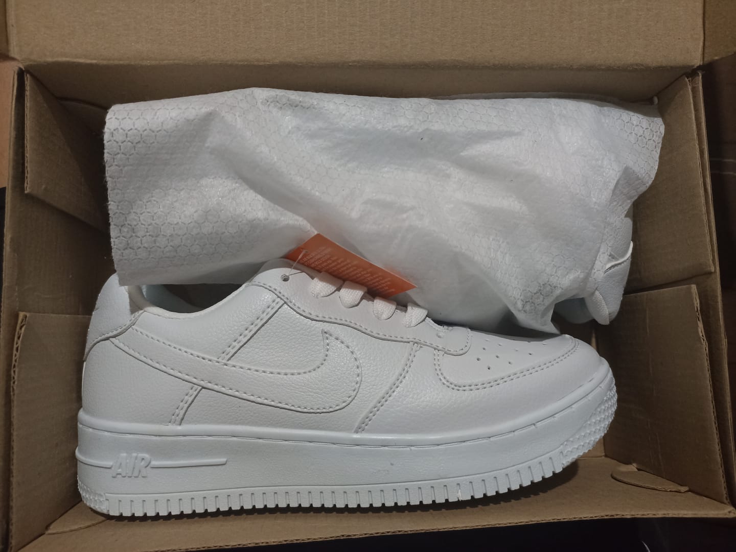 Customer photo review of Tenis 270 Blanco Total