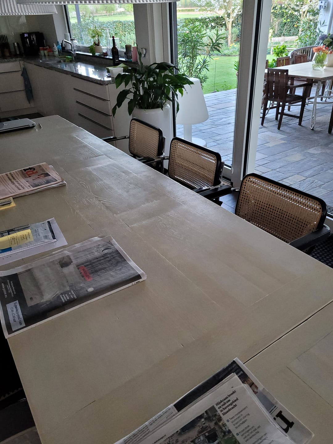 Customer photo review of Workliving Bas Eetkamerstoel - Rotan Design Zwart / Chroom - met armleggers