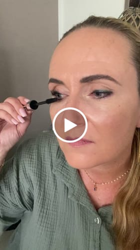 Customer video review of LASHCOCA!NE MASCARA