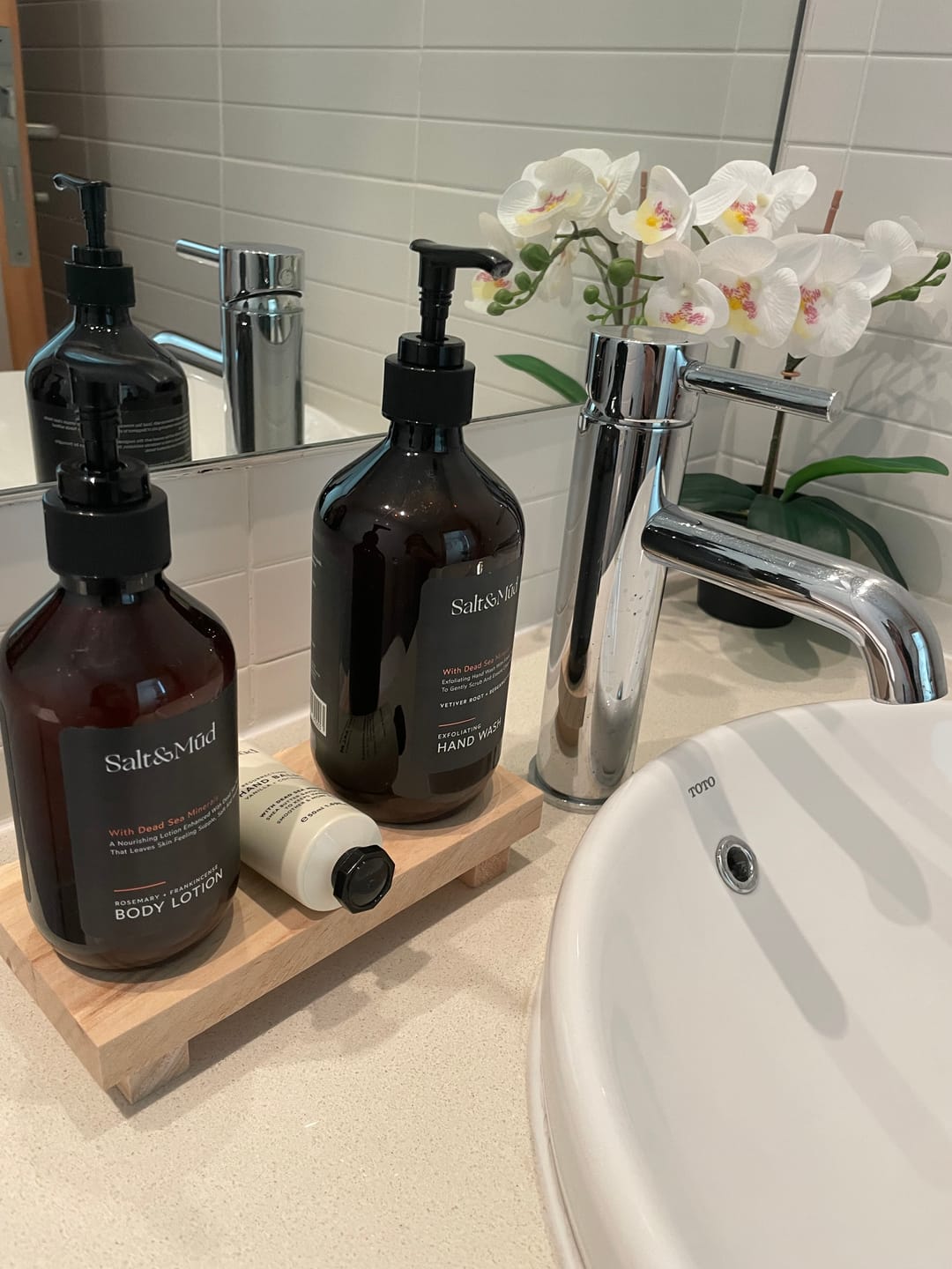 Customer photo review of Exfoliating Hand Wash With Dead Sea Minerals 500ml