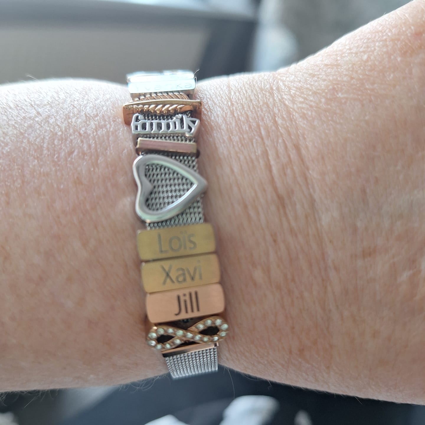 Customer photo review of Mesh charm name rosé gold