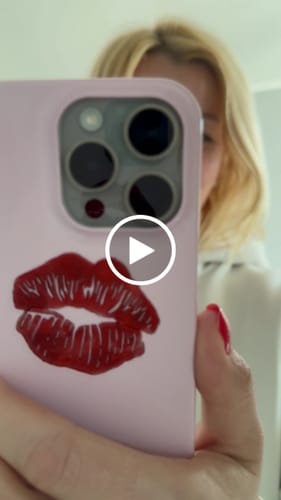 Customer video review of smooch iPhone case