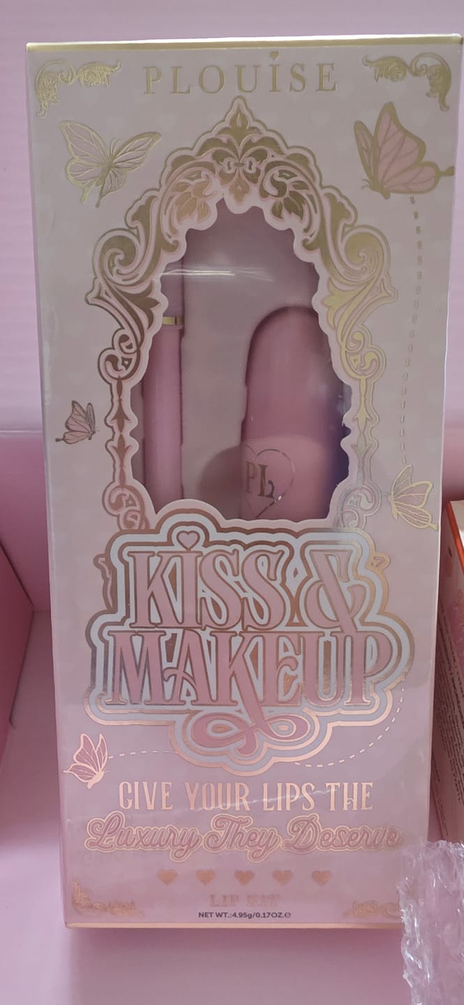 Reseña de la foto del cliente del kit de lápiz labial y delineador de labios Kiss and Makeup de P. Louise