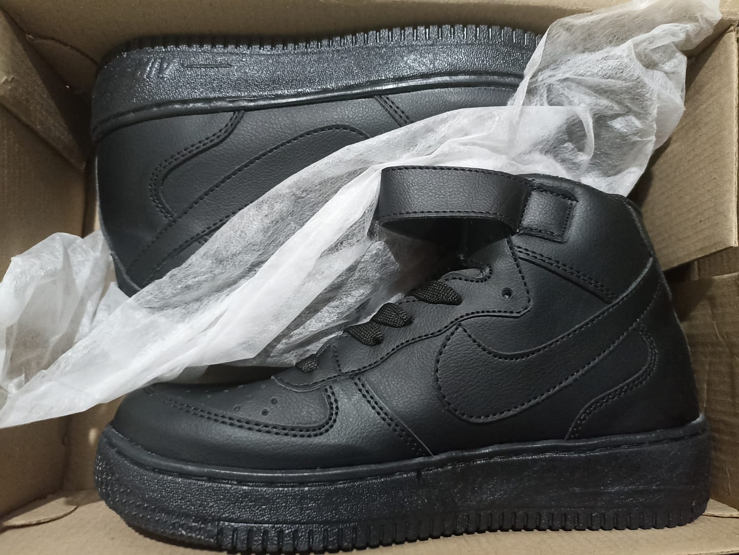 Customer photo review of Tenis 841 Negro Total