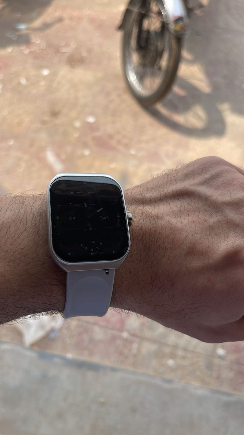 Customer photo review of Prestige Chain Smartwatch + Silicon Strap