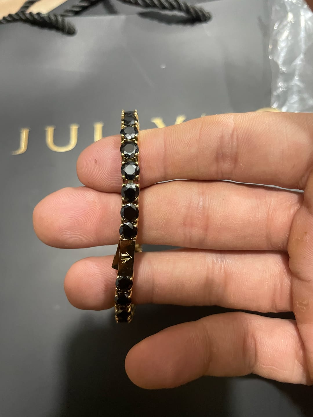 Customer photo review of TENNIS MOISSANITE BRACELET - BLACK/GOLD (5𝘮𝘮)