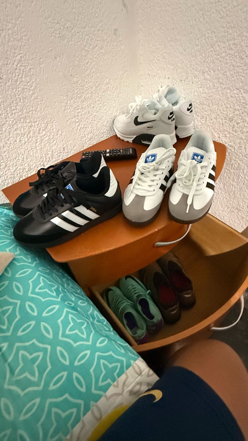 Customer photo review of Tenis Samba Negro Blanco